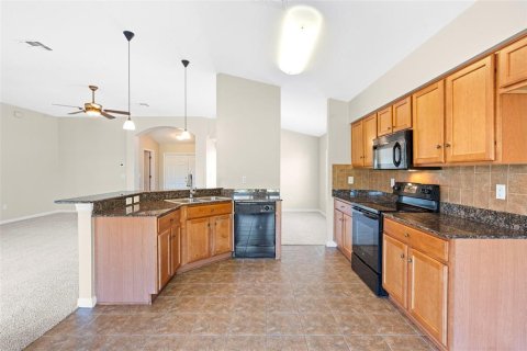 House in San Antonio, Florida 2 bedrooms, 138.33 sq.m. № 2131970 - photo 14