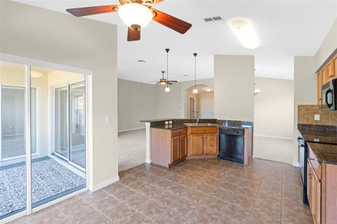 House in San Antonio, Florida 2 bedrooms, 138.33 sq.m. № 2131970 - photo 15
