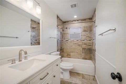 House in Orlando, Florida 3 bedrooms, 141.95 sq.m. № 2272922 - photo 23