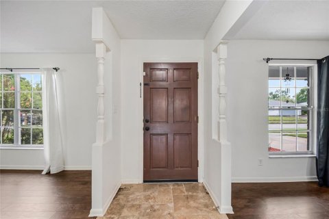 House in Orlando, Florida 3 bedrooms, 141.95 sq.m. № 2272922 - photo 3