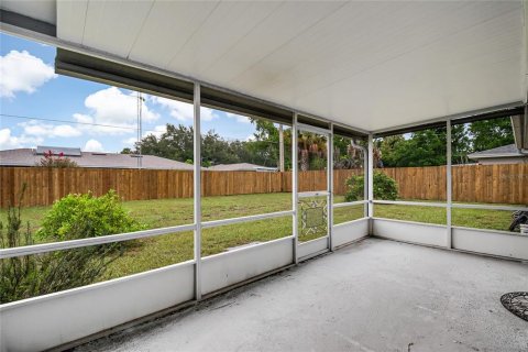 House in Orlando, Florida 3 bedrooms, 141.95 sq.m. № 2272922 - photo 30