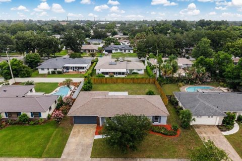 House in Orlando, Florida 3 bedrooms, 141.95 sq.m. № 2272922 - photo 2