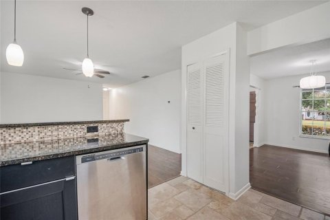 House in Orlando, Florida 3 bedrooms, 141.95 sq.m. № 2272922 - photo 11