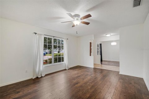 House in Orlando, Florida 3 bedrooms, 141.95 sq.m. № 2272922 - photo 9