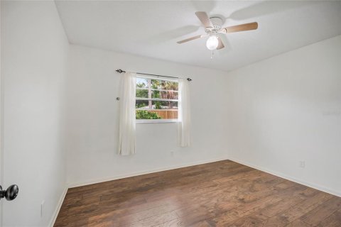 House in Orlando, Florida 3 bedrooms, 141.95 sq.m. № 2272922 - photo 25
