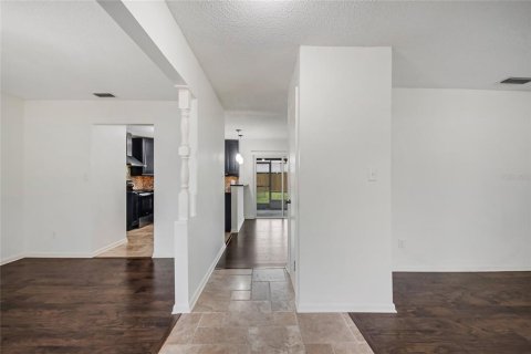 House in Orlando, Florida 3 bedrooms, 141.95 sq.m. № 2272922 - photo 4