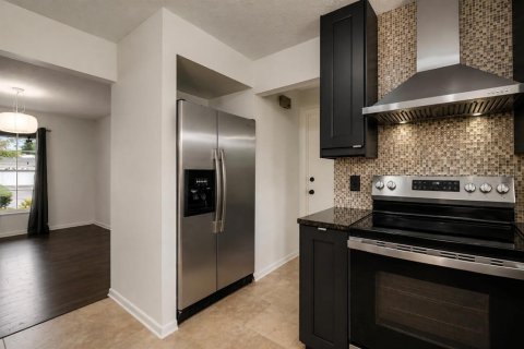 House in Orlando, Florida 3 bedrooms, 141.95 sq.m. № 2272922 - photo 14