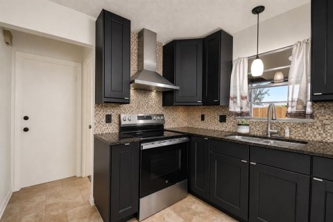 House in Orlando, Florida 3 bedrooms, 141.95 sq.m. № 2272922 - photo 13
