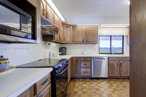 Villa ou maison à vendre à West Palm Beach, Floride: 4 chambres, 228.82 m2 № 2026006 - photo 14