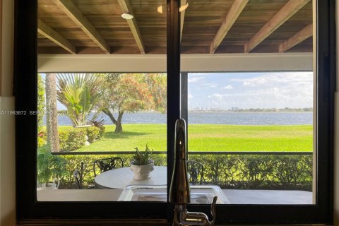 Villa ou maison à vendre à West Palm Beach, Floride: 4 chambres, 228.82 m2 № 2026006 - photo 16