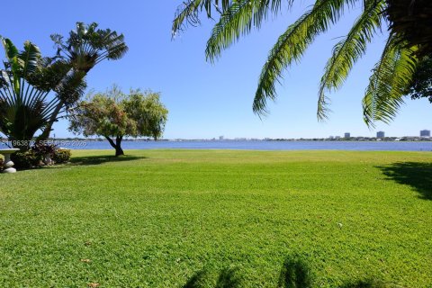 Villa ou maison à vendre à West Palm Beach, Floride: 4 chambres, 228.82 m2 № 2026006 - photo 3