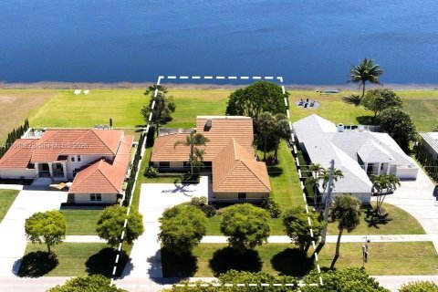 Villa ou maison à vendre à West Palm Beach, Floride: 4 chambres, 228.82 m2 № 2026006 - photo 6