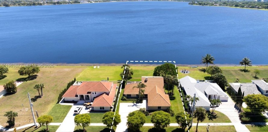 Villa ou maison à West Palm Beach, Floride 4 chambres, 228.82 m2 № 2026006