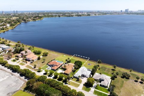 Villa ou maison à vendre à West Palm Beach, Floride: 4 chambres, 228.82 m2 № 2026006 - photo 4