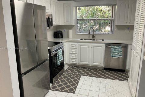 Condo in Sunrise, Florida, 2 bedrooms  № 2039265 - photo 9