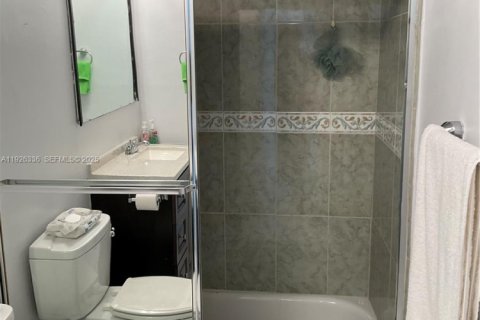 Condo in Sunrise, Florida, 2 bedrooms  № 2039265 - photo 27