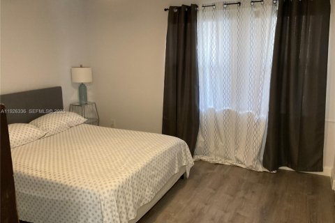 Condo in Sunrise, Florida, 2 bedrooms  № 2039265 - photo 23