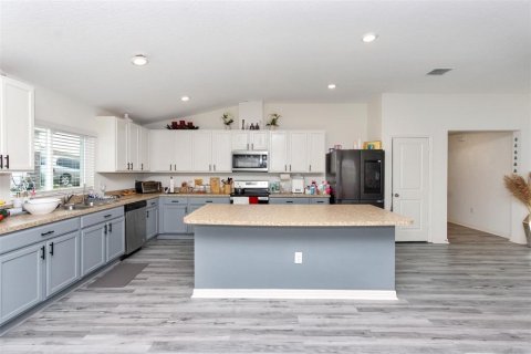 House in Mascotte, Florida 4 bedrooms, 216.83 sq.m. № 1548576 - photo 16