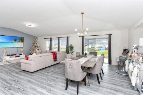 House in Mascotte, Florida 4 bedrooms, 216.83 sq.m. № 1548576 - photo 9
