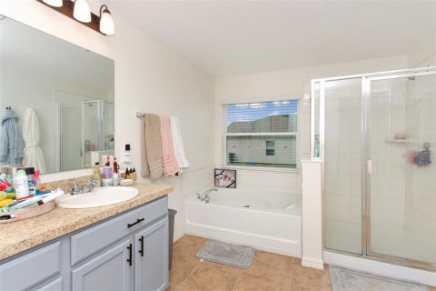 House in Mascotte, Florida 4 bedrooms, 216.83 sq.m. № 1548576 - photo 22