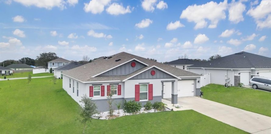 House in Mascotte, Florida 4 bedrooms, 216.83 sq.m. № 1548576