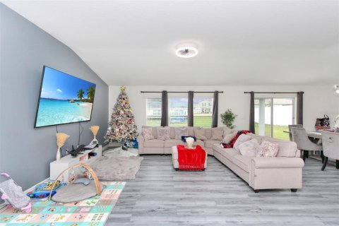 House in Mascotte, Florida 4 bedrooms, 216.83 sq.m. № 1548576 - photo 12