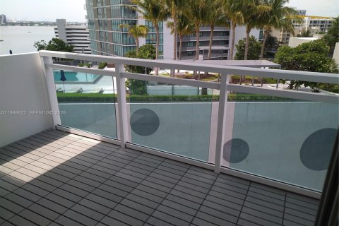 Condominio en alquiler en Miami, Florida, 1 dormitorio, 81.75 m2 № 2030721 - foto 16