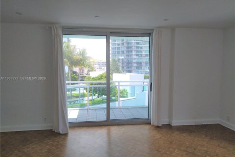 Condominio en alquiler en Miami, Florida, 1 dormitorio, 81.75 m2 № 2030721 - foto 8