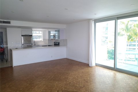 Condominio en alquiler en Miami, Florida, 1 dormitorio, 81.75 m2 № 2030721 - foto 6