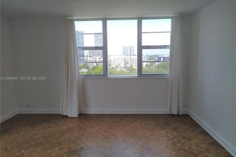Condominio en alquiler en Miami, Florida, 1 dormitorio, 81.75 m2 № 2030721 - foto 9