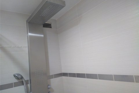 Condominio en alquiler en Miami, Florida, 1 dormitorio, 81.75 m2 № 2030721 - foto 13