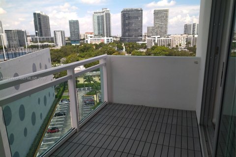 Condominio en alquiler en Miami, Florida, 1 dormitorio, 81.75 m2 № 2030721 - foto 17
