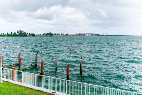 Condominio en alquiler en Miami, Florida, 1 dormitorio, 81.75 m2 № 2030721 - foto 25