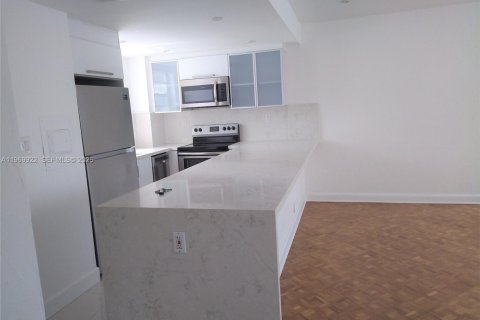 Condominio en alquiler en Miami, Florida, 1 dormitorio, 81.75 m2 № 2030721 - foto 3