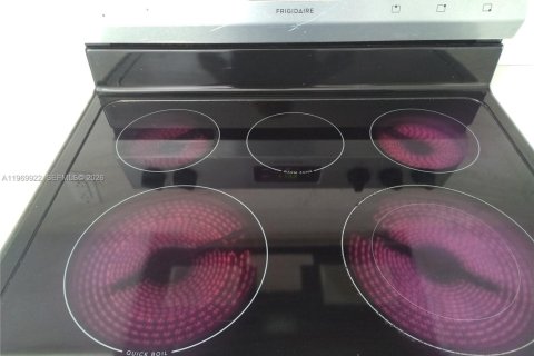 Condominio en alquiler en Miami, Florida, 1 dormitorio, 81.75 m2 № 2030721 - foto 5