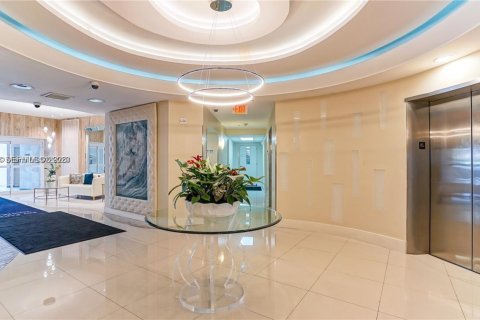 Condominio en alquiler en Miami, Florida, 1 dormitorio, 81.75 m2 № 2030721 - foto 20