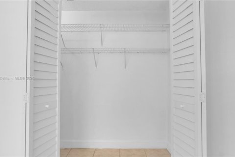 Adosado en venta en Hialeah, Florida, 3 dormitorios, 146.97 m2 № 1924514 - foto 21