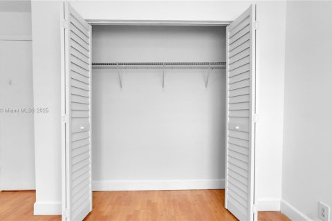 Adosado en venta en Hialeah, Florida, 3 dormitorios, 146.97 m2 № 1924514 - foto 28