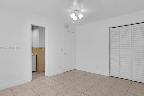 Adosado en venta en Hialeah, Florida, 3 dormitorios, 146.97 m2 № 1924514 - foto 20