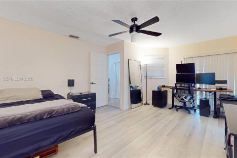 Villa ou maison à vendre à Miami, Floride: 4 chambres, 152.82 m2 № 2060360 - photo 15