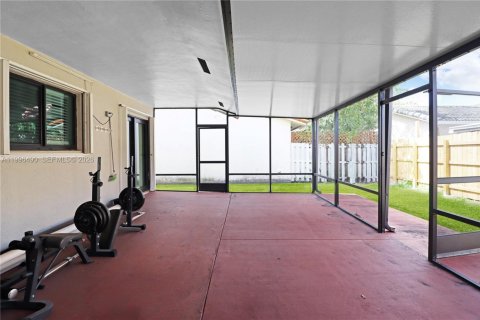 Villa ou maison à vendre à Miami, Floride: 4 chambres, 152.82 m2 № 2060360 - photo 25