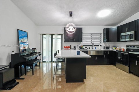 Villa ou maison à vendre à Miami, Floride: 4 chambres, 152.82 m2 № 2060360 - photo 8