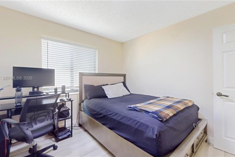 Villa ou maison à vendre à Miami, Floride: 4 chambres, 152.82 m2 № 2060360 - photo 20