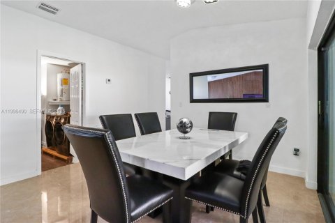 Villa ou maison à vendre à Miami, Floride: 4 chambres, 152.82 m2 № 2060360 - photo 6