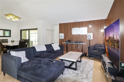 Villa ou maison à vendre à Miami, Floride: 4 chambres, 152.82 m2 № 2060360 - photo 4