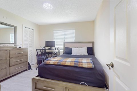 Villa ou maison à vendre à Miami, Floride: 4 chambres, 152.82 m2 № 2060360 - photo 21