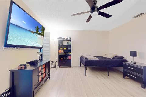 Villa ou maison à vendre à Miami, Floride: 4 chambres, 152.82 m2 № 2060360 - photo 14