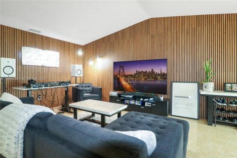 Villa ou maison à vendre à Miami, Floride: 4 chambres, 152.82 m2 № 2060360 - photo 5
