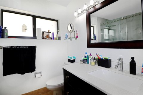 Villa ou maison à vendre à Miami, Floride: 4 chambres, 152.82 m2 № 2060360 - photo 16