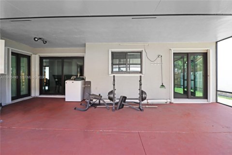 Villa ou maison à vendre à Miami, Floride: 4 chambres, 152.82 m2 № 2060360 - photo 26